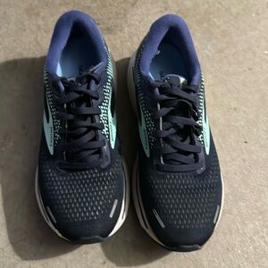 Brooks Ghost women running shoes, size 8